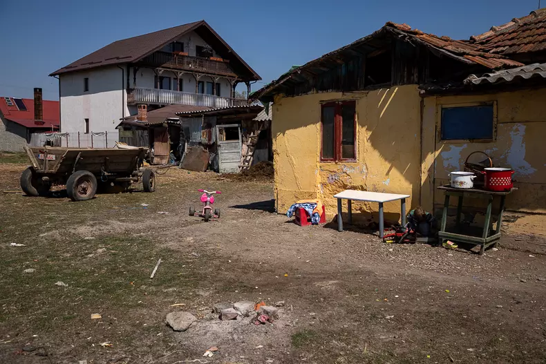 baiat-casa-singur-dambovita-s-24