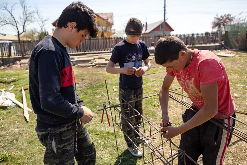 baiat-casa-singur-dambovita-s-25