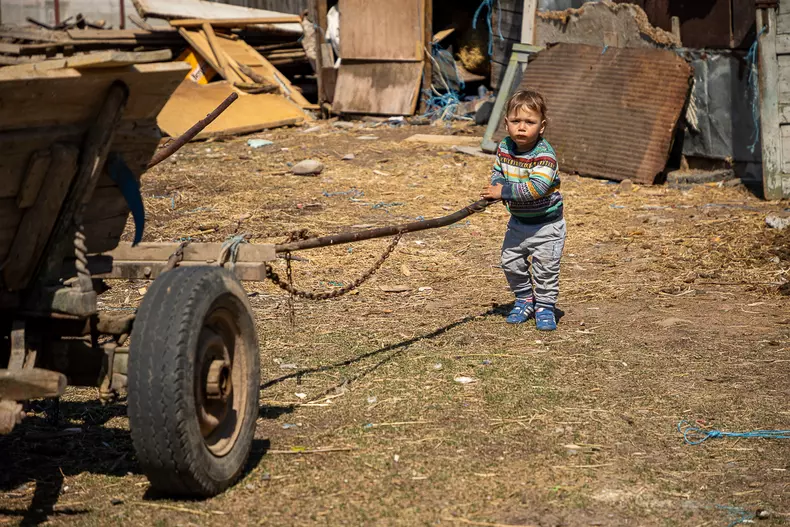 baiat-casa-singur-dambovita-s-38