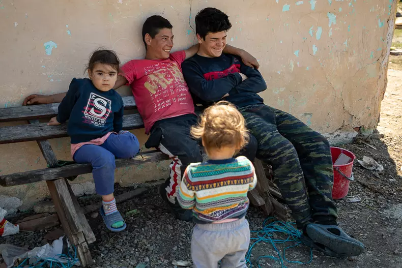 baiat-casa-singur-dambovita-s-44