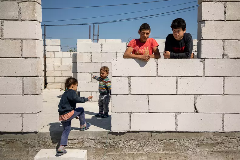 baiat-casa-singur-dambovita-s-61