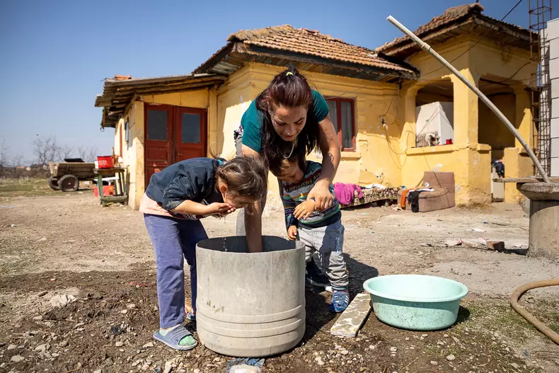 baiat-casa-singur-dambovita-s-66