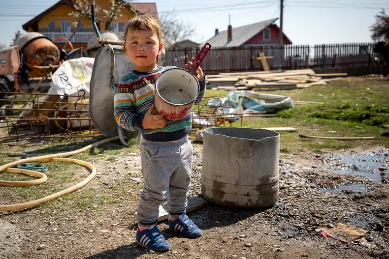 baiat-casa-singur-dambovita-s-78