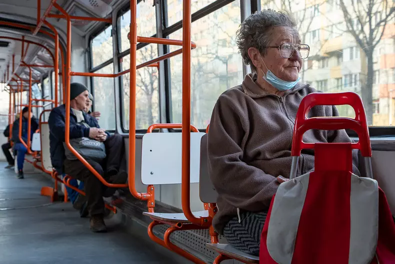 d-na-georgeta-vanzatoare-ziare-s-33