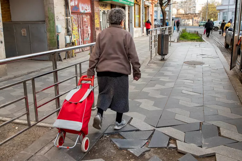 d-na-georgeta-vanzatoare-ziare-s-35