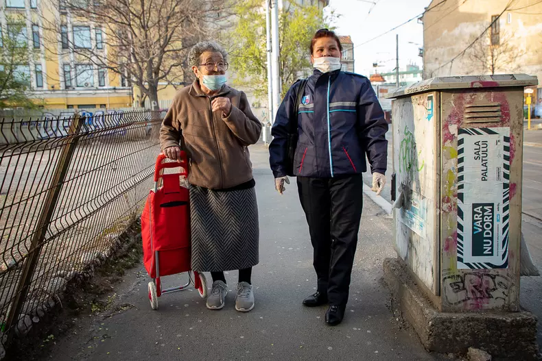 d-na-georgeta-vanzatoare-ziare-s-38