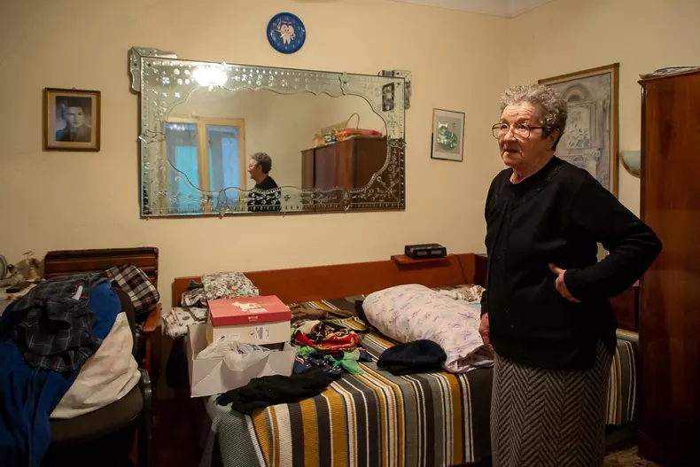 d-na-georgeta-vanzatoare-ziare-s-48