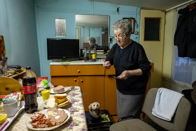 d-na-georgeta-vanzatoare-ziare-s-56