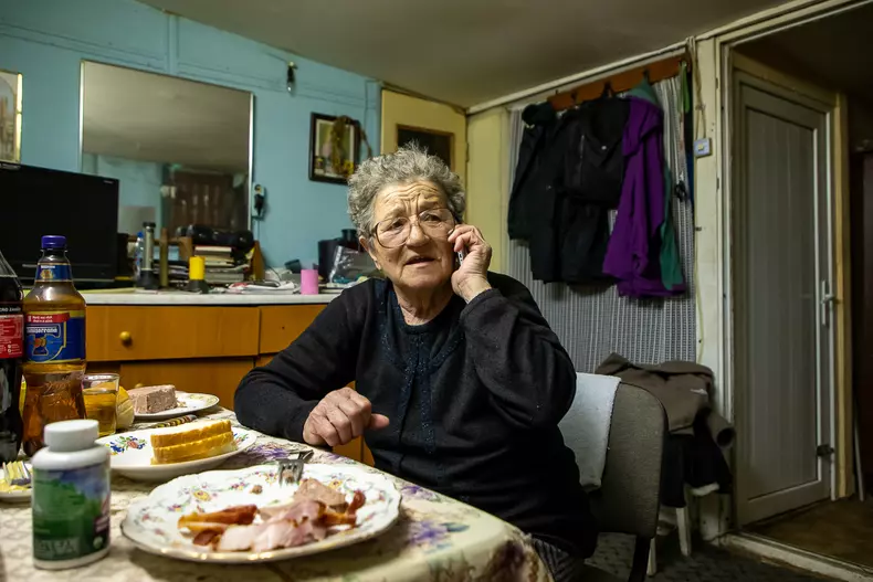 d-na-georgeta-vanzatoare-ziare-s-66