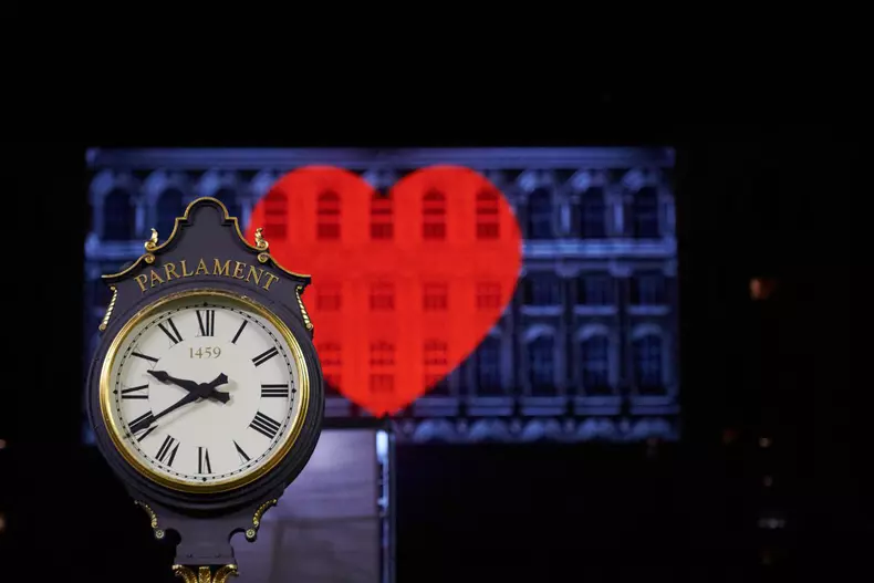 RKX_4970_17-04-2020_one world, one heart, video mapping