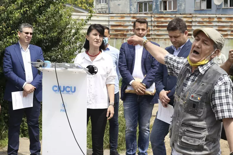 conferinta pnl violeta alexandru ciucu scandal Inquam Sabin Cirstoveanu
