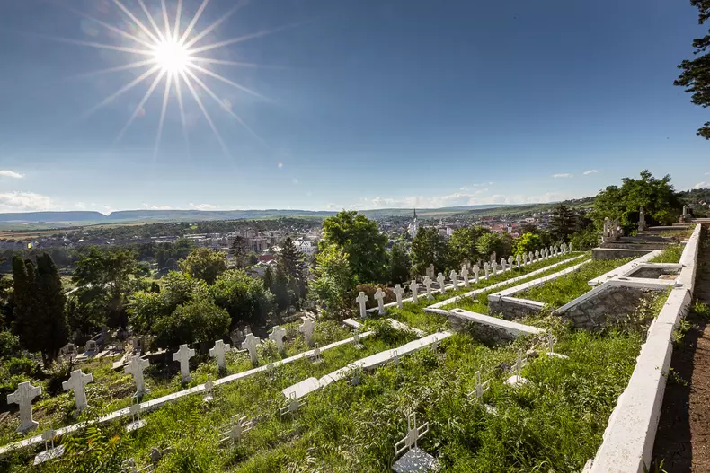 Povestea cimitirului eroilor uitați din Turda