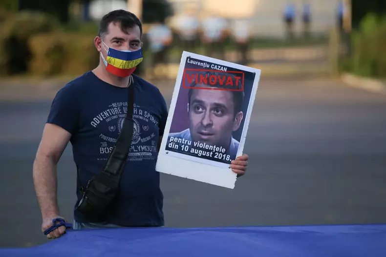 Protest simbolic în Piaţa Victoriei, la doi ani de la violențele din 10 august