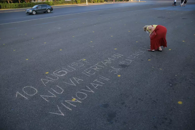 Protest simbolic în Piaţa Victoriei, la doi ani de la violențele din 10 august