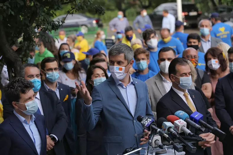 Nicușor Dan și-a depus candidatura pentru funcția de primar al Capitalei. Foto: Vlad Chirea