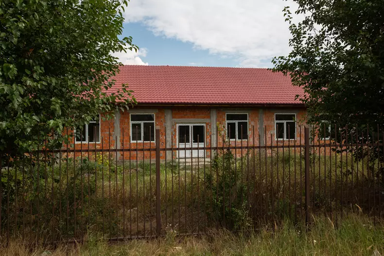 Şantierul închis al şcolii din Şindriliţa