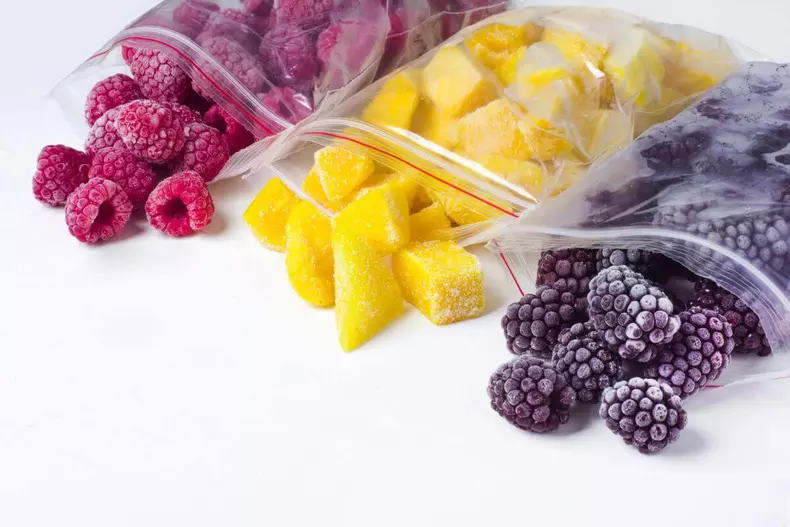 fructe-congelate-zmeura-mure-mango