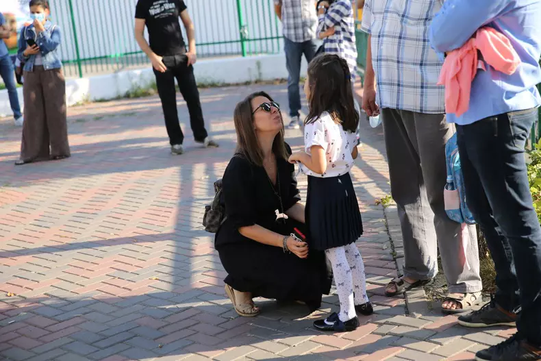 Prima zi de școală sursa foto Dumitru Angelescu