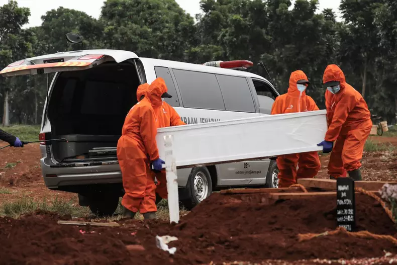 Înmormântare în Indonezia. Foto: Hepta