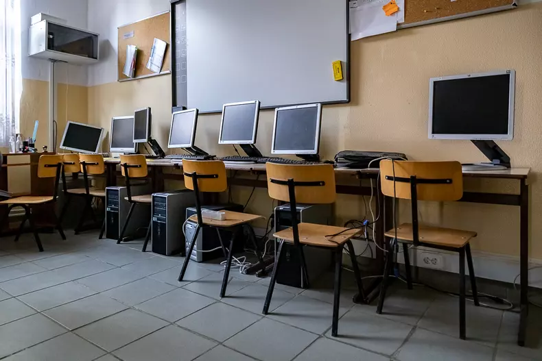 tablete-scoli-bacau-w-12