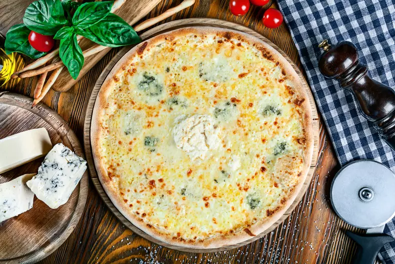 Rețetă pizza Quattro formaggi