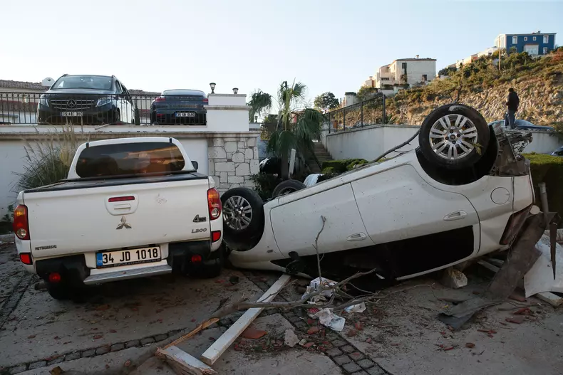 Storm causes injuries, damage in western Turkey