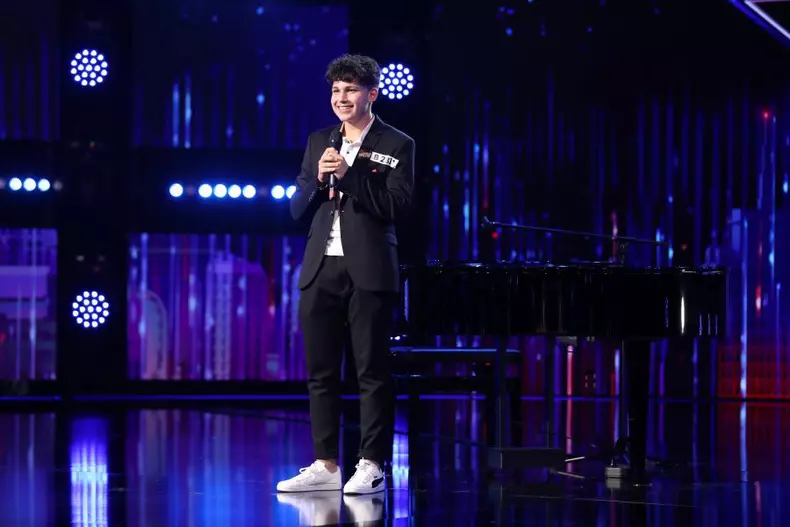 interviu-exclusiv-cu-rares-trufea-concurentul-care-a-primit-golden-buzz-de-la-smiley-si-pavel-bartos_2