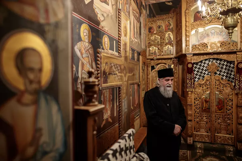 preot suceava vlad chirea