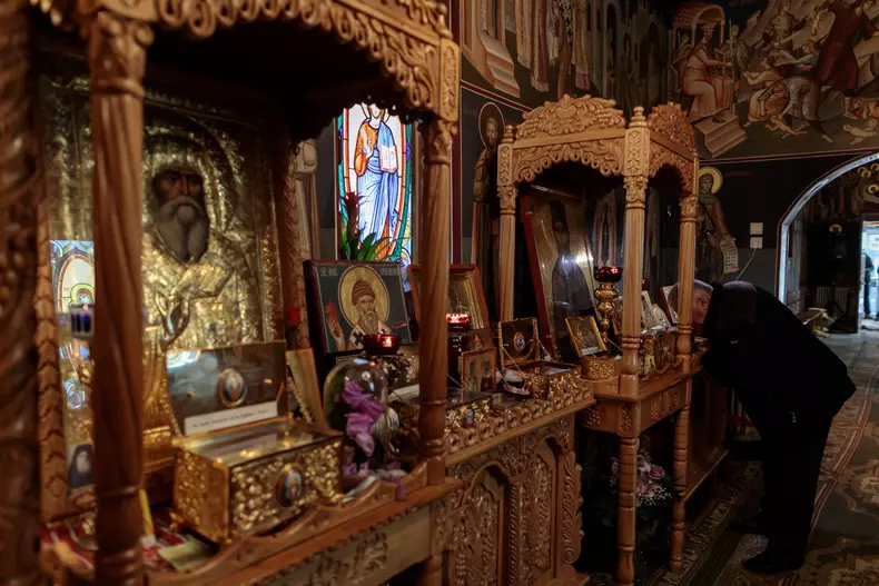 preot suceava vlad chirea