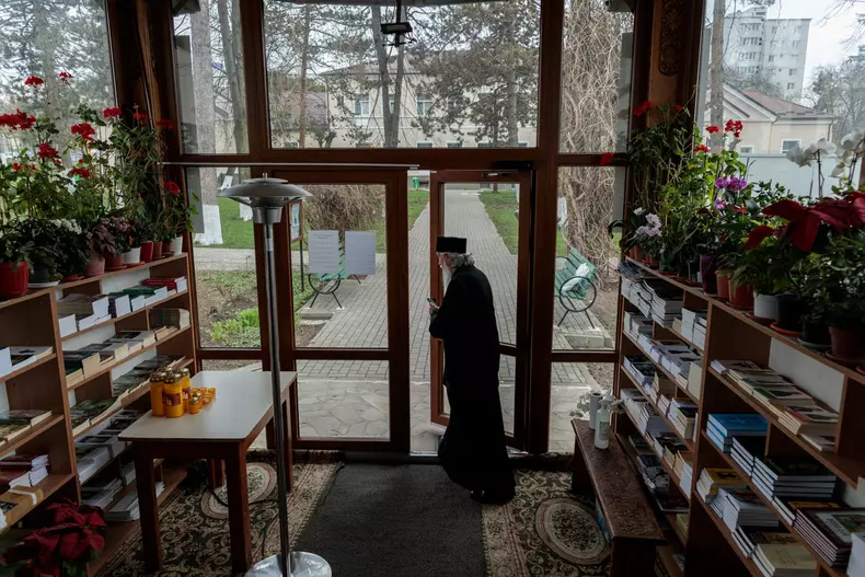 preot suceava vlad chirea