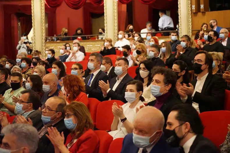 Organizarea acestor evenimente-pilot în domeniul cultural a fost aprobată prin decizia Comitetului Naţional pentru Situaţii de Urgenţă (CNSU), cu respectarea limitei de ocupare a 70% din spațiu.