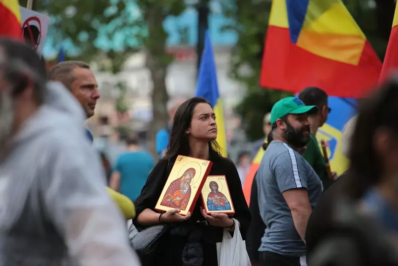 Protest antivaccin în Piața Universității, sâmbătă, 15 mai 2021 FOTO: Dumitru Angelescu