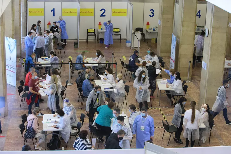 sala_palatului_vaccinare_anti-covid_1 (1)