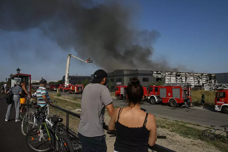 Incendiul de la hala din Mogoșoaia. Foto Inquam Photos / Octav Ganea