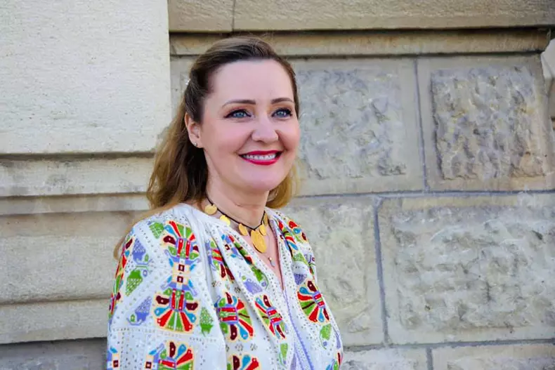 elena-lasconi-casatoriti-pe-nevazute-2