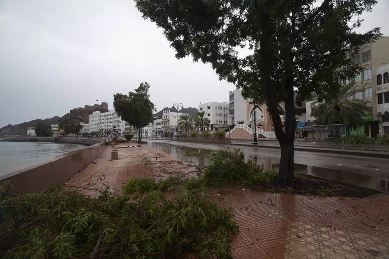 Tropical Storm Shaheen hits the capital Muscat of Oman