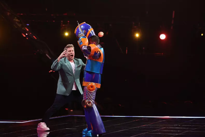 marian-dragulescu-robotul-masked-singer-romania-2