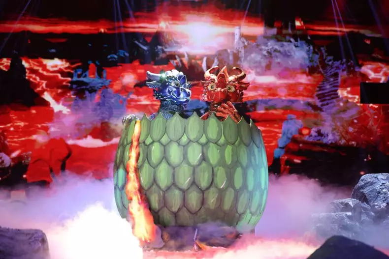 ecaterina-ladin-si-mihai-rait-au-fost-gemenii-dragoni-de-la-masked-singer-romania-1