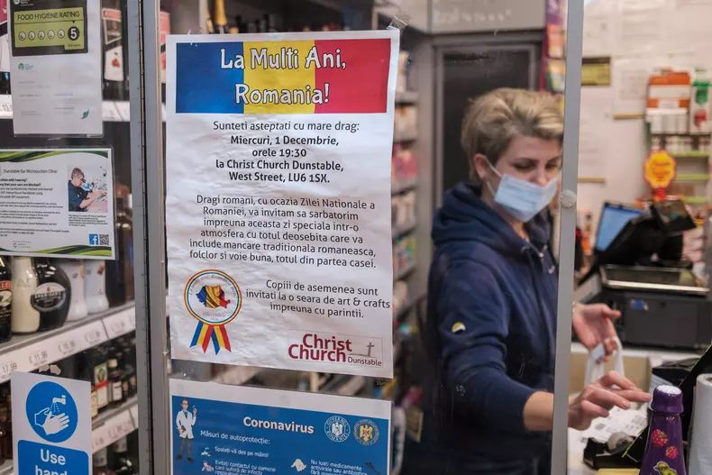 Anunț în magazinul românesc Leveloff din Dunstable, UK. 1 Decembrie 2021
