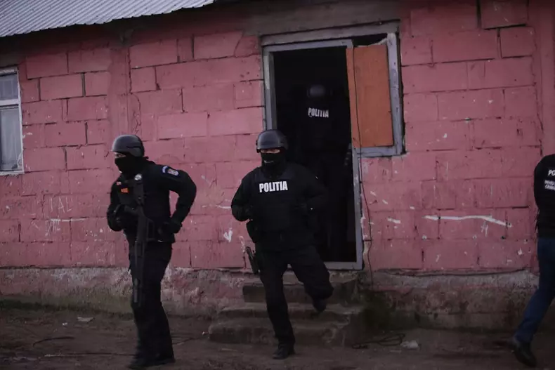 2705836528850771121577874993555205522947215n