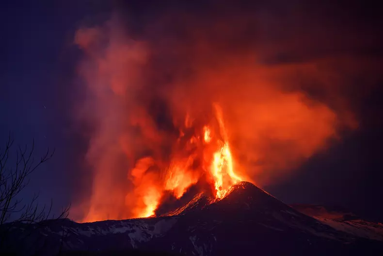 Italy, Catania: Volcanic eruption from mount Etna