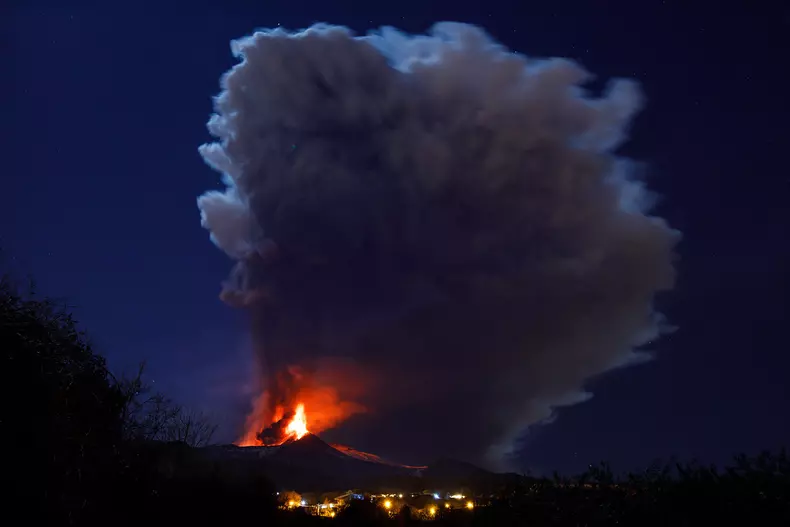 Italy, Catania: Volcanic eruption from mount Etna