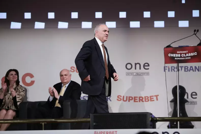 Garry Kasparov la București. Foto: Dumitru Angelescu