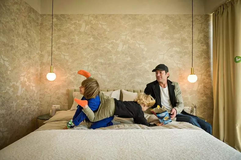 adela-popescu-singura-de-1-mai-radu-valcan-la-mare-1