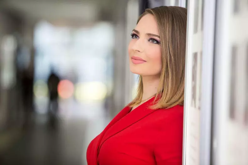 andra-petrescu-prezentatoare-6