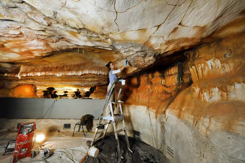 Prehistoric Underwater Cave Replica To Open - Marseille