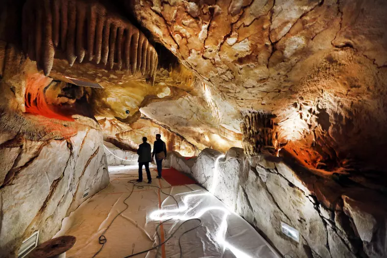 Prehistoric Underwater Cave Replica To Open - Marseille