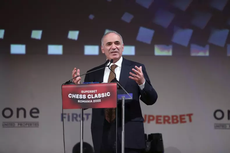 Garry Kasparov la București. Foto: Dumitru Angelescu