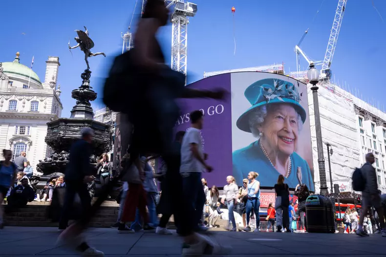 London prepares for Platinum Jubilee