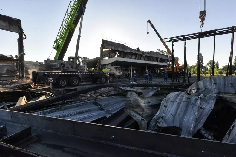 At least 18 dead after rockets hit Kremenchuk shopping center